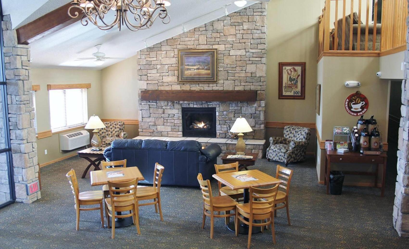 Americinn By Wyndham Cedar Rapids Airport Exterior photo